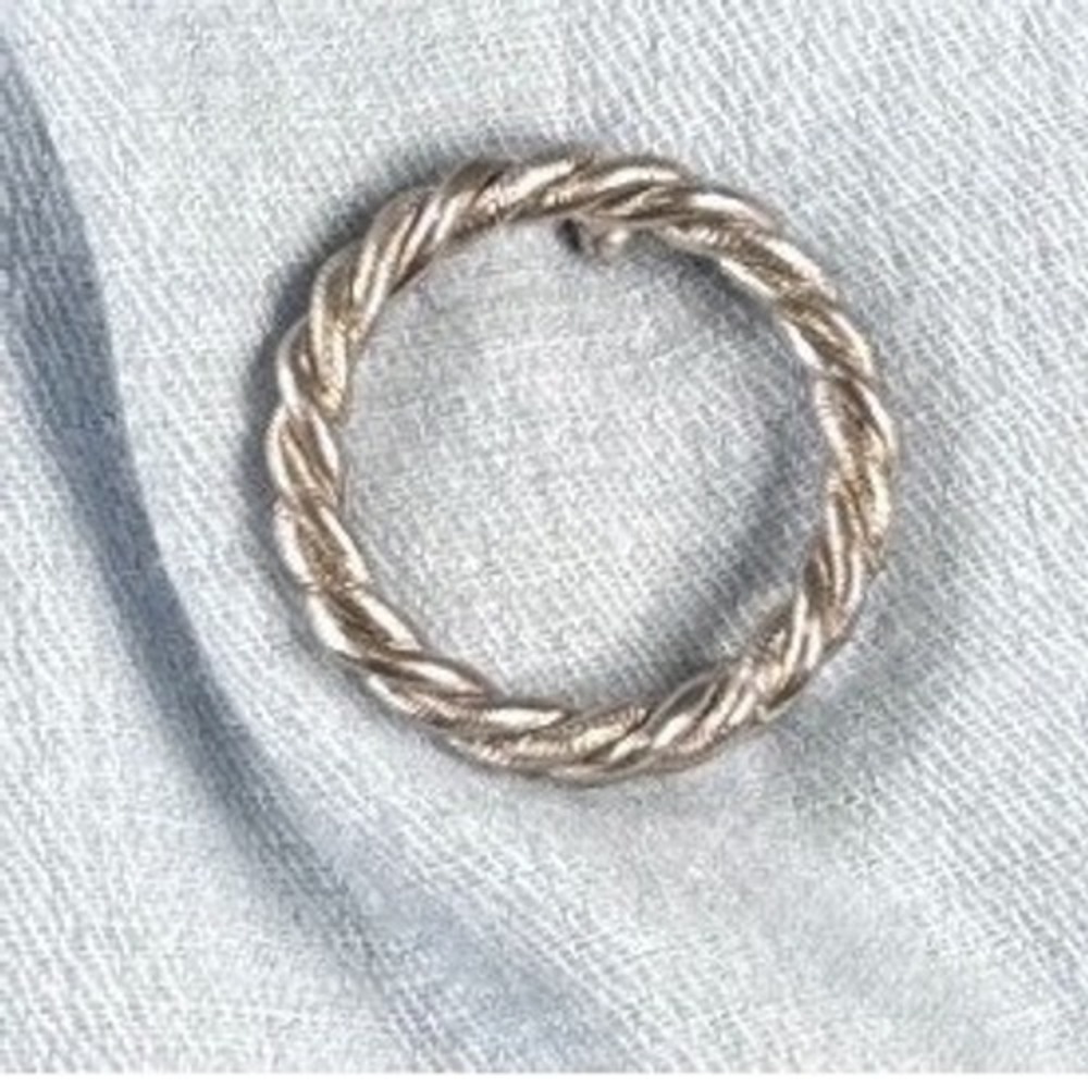 Vintage Silver Tone Rope Circle Brooch Pin Scarf Clip Shirt Cinch Knot Style